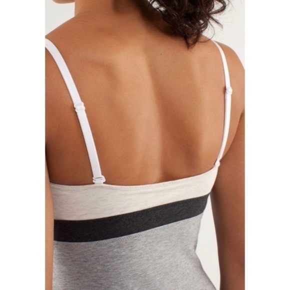 Lululemon • Contentment Triangle Tank Heathered Silver Slate/Polar Cream - Picture 3 of 11